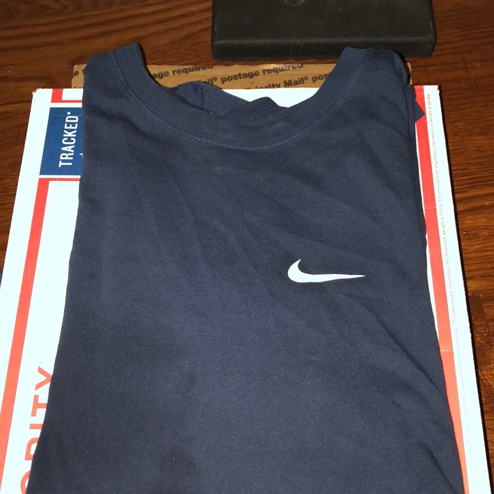 NIKE MENS DRIFIT T SHIRT SIZE LARGE NAVY AND WHITE